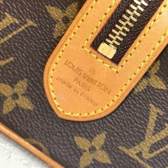 AUTHENTIC Louis Vuitton Dopp Kit. EXCELLENT condition. - Picture 4 of 16